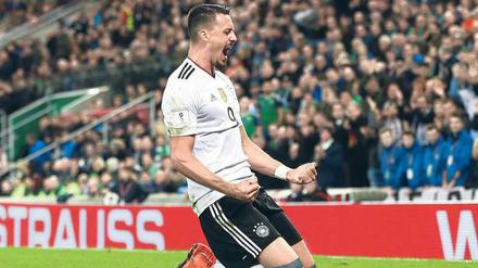 Die Kraft des langen Anlaufs. Sandro Wagner kam spät zur Nationalelf, erst in diesem Sommer. Seitdem ist dem früheren Herthaner ein kleines Kunststück gelungen: Er hat in fünf Länderspielen fünf Tore erzielt. 