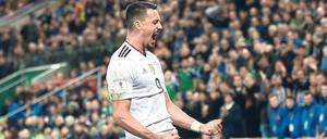 Die Kraft des langen Anlaufs. Sandro Wagner kam spät zur Nationalelf, erst in diesem Sommer. Seitdem ist dem früheren Herthaner ein kleines Kunststück gelungen: Er hat in fünf Länderspielen fünf Tore erzielt. 