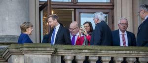 Der meistfotografierte Balkon Deutschlands: Jamaika-Sondierer in der Parlamentarischen Gesellschaft in Berlin
