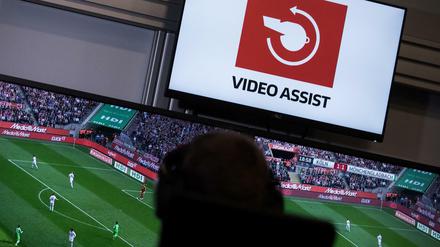 Arbeit im Videoassistcenter. Es geht nicht mehr darum, Fehler zu korrigieren.