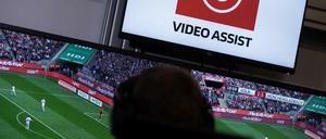Arbeit im Videoassistcenter. Es geht nicht mehr darum, Fehler zu korrigieren. 
