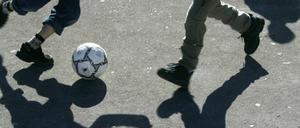 Spaß am Spiel. Doch es gibt auch Schattenseiten im Kinderfußball. (Symbolbild)