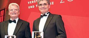 Preisträger. Altbundespräsident Gauck (l.) und Siemens-Chef Kaeser. 