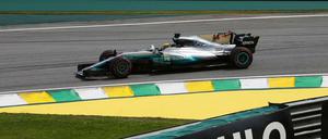 Da fährt der Weltmeister. Doch wie oft wird der Brite Lewis Hamilton vom Team Mercedes in Sao Paulo noch in Aktion zu sehen sein? 