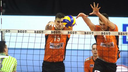 Da müssen sie sich strecken. Die BR Volleys haben in dieser Saison bisher mehr Mühe als erwartet.