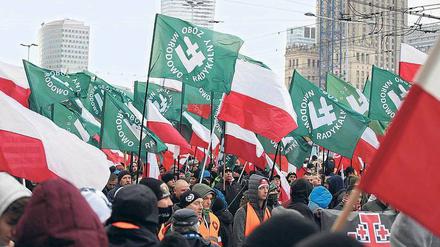 Martialische Zeichen und Hassparolen bei den Unabhängigkeitsfeiern.