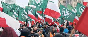 Martialische Zeichen und Hassparolen bei den Unabhängigkeitsfeiern.