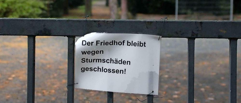 Am Freitag soll der Friedhof nach sechs Wochen wieder geöffnet werden.