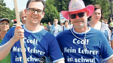 Schwule Lehrer auf dem Christopher Street Day in Hamburg.