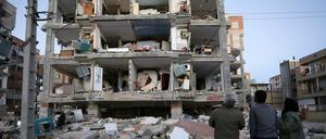 Erdbeben in Kurdengebieten zwischen Iran und Irak: Zerstörte Gebäude in Sarpol-E-Zahab, Iran