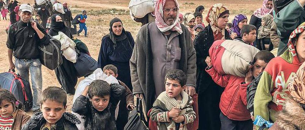 An der Grenze zwischen Jordanien und Syrien. Eine Schar Flüchtender – von insgesamt 45 Millionen weltweit.