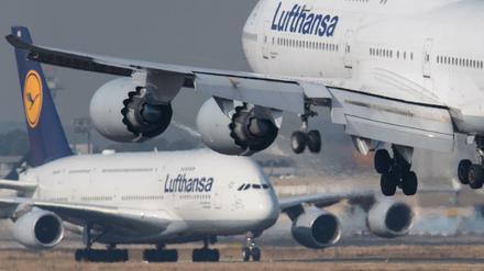 Die Fluggesellschaft Lufthansa will aufrüsten und mehr Flüge in Deutschland anbieten.