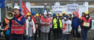 Protest vor der Carlo-Schmid-Schule in Spandau.