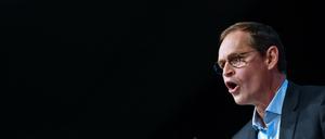 Der Regierende Bürgermeister und SPD-Parteivorsitzende Michael Müller beim Landesparteitag seiner Partei in Berlin.