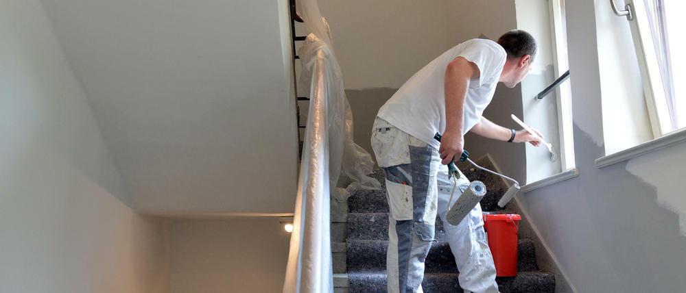 Handwerker haben derzeit so viele Aufträge, dass Kunden oft lange warten müssen.