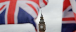 Rule Britannia: Flaggen vor dem Parlament in London.
