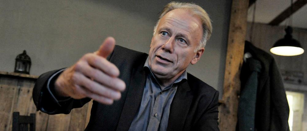 Jürgen Trittin, hier im Gespräch mit dem Tagesspiegel, mischt für die Grünen bei den Sondierungen mit.