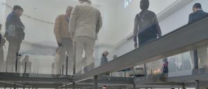 Eine Installation der Künstlerin Anne Imhof im Deutschen Pavillon bei der Venedig Biennale 2017.