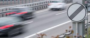 Autobahnabschnitt ohne Geschwindigkeitsbegrenzung.