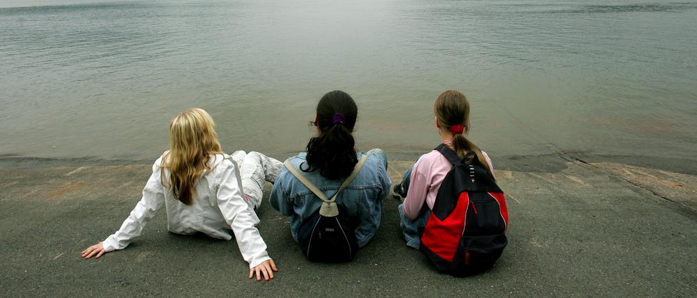 Neben dem Aufholen von Lernrückständen sind nach Ansicht von Bildungsforschern nun auch gemeinsame Erlebnisse etwa auf Klassenfahrten oder beim Sport für Schüler wichtig.