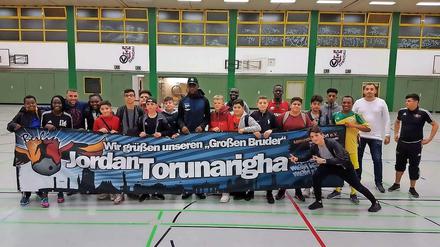 Mitternachts-Sportler mit ihrem "großen Bruder" Jordan Torunarigha.