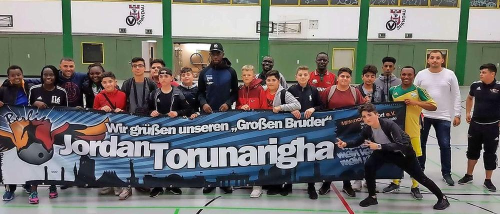 Mitternachts-Sportler mit ihrem "großen Bruder" Jordan Torunarigha.