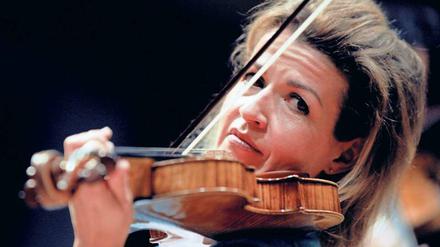 Königlich. Anne-Sophie Mutter an der Geige.