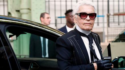 Attacke gegen Merkel: Karl Lagerfeld hat sich über die deutsche Politik sehr polemisch geäußert.