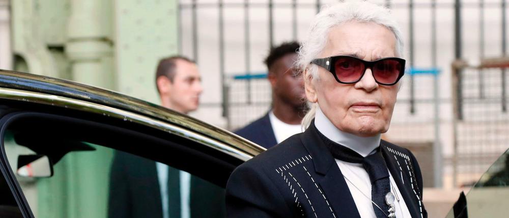 Attacke gegen Merkel: Karl Lagerfeld hat sich über die deutsche Politik sehr polemisch geäußert.
