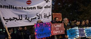 Flüchtlinge demonstrieren vor dem Innenministerium in Berlin. 