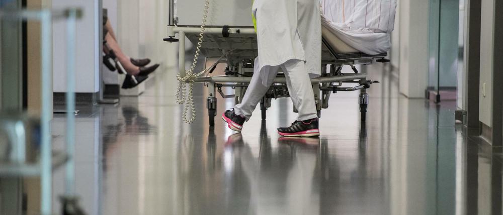 Mehrere Ärzte sollen Zahlungen für die Vermittlung von Bestattungsaufträgen erhalten haben.