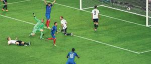 Antoine Griezmann (Mitte) beendete im Juli 2016 mit seinem Tor zum 2:0-Endstand die Träume der Deutschen vom EM-Titel. 