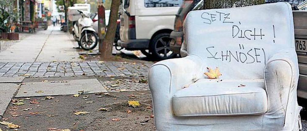 Ist das Müll oder kann man sich setzen? Auf die meisten Menschen wirken abgestellte Sessel und Couches nicht sehr einladend, für Linda Paggi sind sie urbane Entspannungsoasen und Zeichen für Gemeinschaftssinn. 