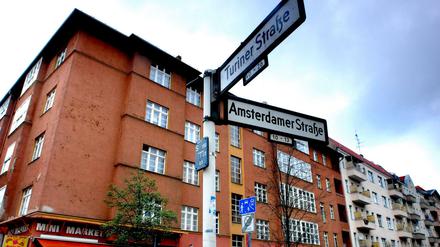 Der Kiez um die Amsterdamer Straße in Wedding wird immer hipper. Neue Restaurants, Bars und Cafés locken Studenten und junge Familien. Sie alle brauchen Wohnraum – und der wird immer umkämpfter. 