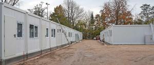 Eine Sandwüste mit Containern. Noch sehen die geplanten "Tempohomes" nicht sehr einladend aus.
