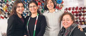 Gut trainiert. Iknur Gümüs (weißer Pullover) bereitet Frauen auf die Ausbildung vor, etwa in einer Schneiderei.