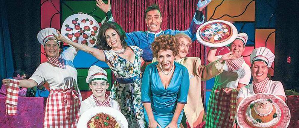 Eine Padre auf Abwegen, seine Jugendliebe und Pizza für alle - das ist das aktuelle Programm im ehemaligen Ballhaus "Casanova".