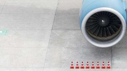 Turbine eines Flugzeugs. Wann werden die ersten Maschinen über die Rollbahnen des Hauptstadtflughafens rollen? Wohl nicht vor 2020. 