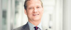 DIHK-Präsident Eric Schweitzer lehnt sowohl Neuwahlen als auch eine Minderheitsregierung ab.