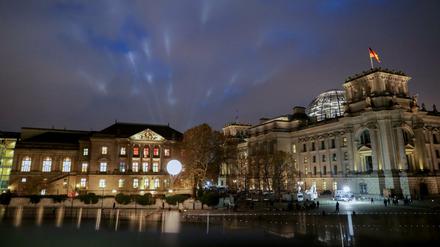 Die Deutsche Parlamentarische Gesellschaft in Berlin neben dem Reichstag.