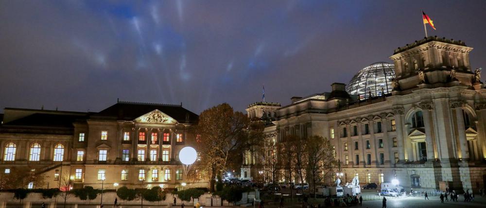 Die Deutsche Parlamentarische Gesellschaft in Berlin neben dem Reichstag.