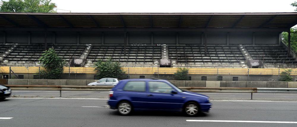 Ehemalige Tribühne der Autorennstrecke an der Avus.