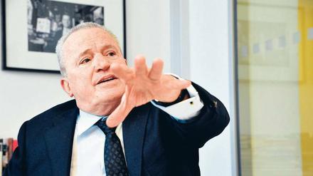 Thomas Sattelberger (68) ist Betriebswirt und war in verschiedenen deutschen Großkonzernen für Personal und Bildung zuständig. Als Vorstand der Telekom führte er die Frauenquote in Führungsetagen ein.