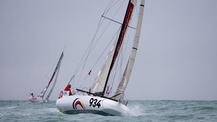 Wie ein abgeriebenes Stück Seife. Die Form der „Lilienthal“ von Jörg Riechers lässt das Boot über die Wellen gleiten wie einen Flitzestein.
