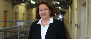 Regierungsdirektorin Anke Stein, Juristin und neue Leiterin der Justizvollzugsanstalt Moabit ; fotografiert im Zellentrakt der JVA Moabit in Berlin-Mitte.