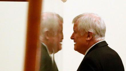 Alles verschwommen. Horst Seehofer bleibt CSU-Chef - zumindest bis Donnerstag.