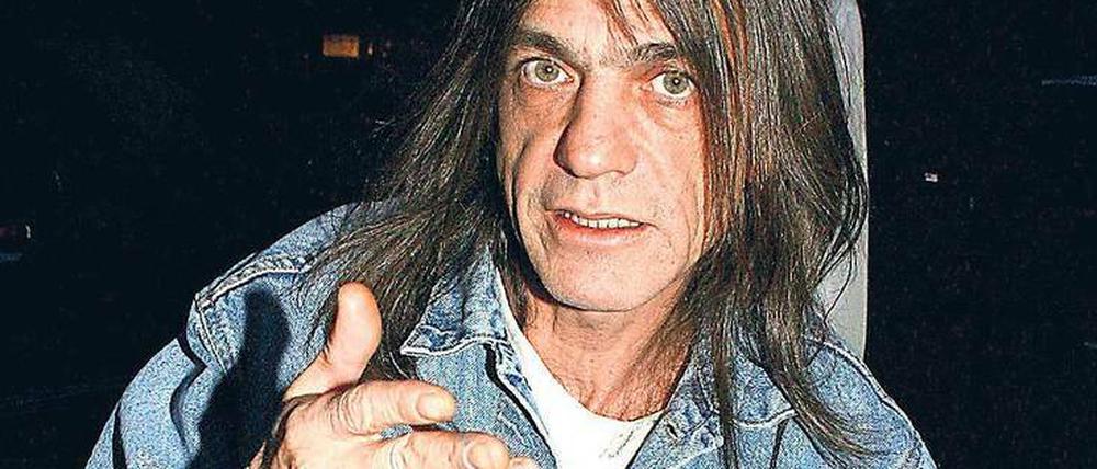 Bevorzugte die Normalo-Uniform. Malcolm Young in Jeans, Jeansjacke, T-Shirt. 