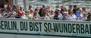 Touristen lassen sich gern durch Berlin gondeln. Vielleicht lassen sie sich so auch nach Spandau oder Köpenick locken? 