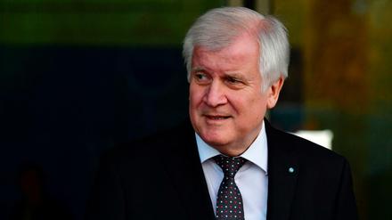 Seehofer selbst wollte die Berichte nicht kommentieren. Er beteilige sich nicht an Personaldiskussionen. 