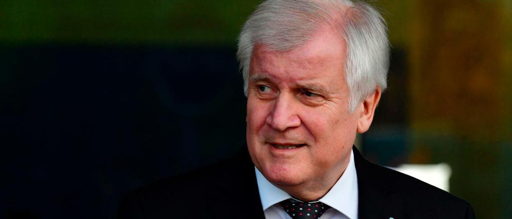 Seehofer selbst wollte die Berichte nicht kommentieren. Er beteilige sich nicht an Personaldiskussionen.